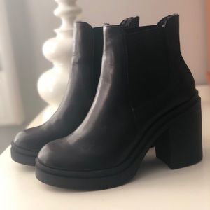 New Look Chunky Rubber Heel Black Ankle Booties